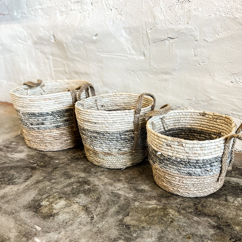 round rush baskets \ grey