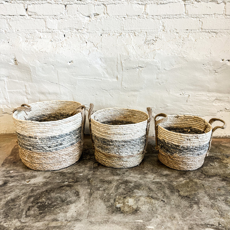 round rush baskets \ grey